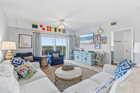 Welcome to Oceanwalk 4-404!