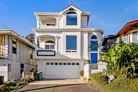 Front view of home