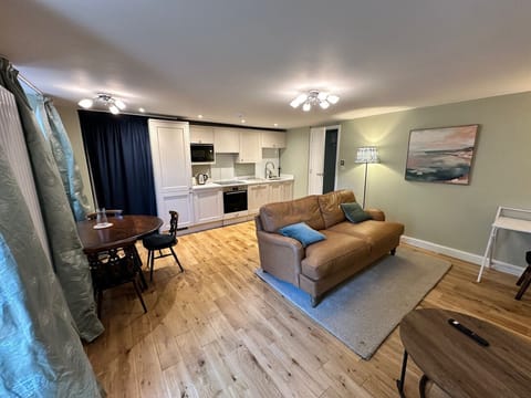 Clubs Living / Kitchen
