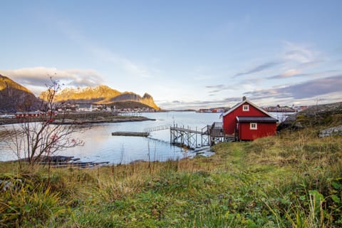 The cabin is privately located by the water and has a private dock