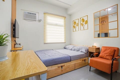 Living/Sleeping Area