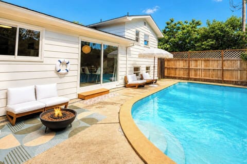 Enjoy your private pool with comfortable seating, toys for the kids, and marshmallow roasting!