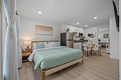 Bright space featuring a plush King bed, dining area, and fully equipped kitchen