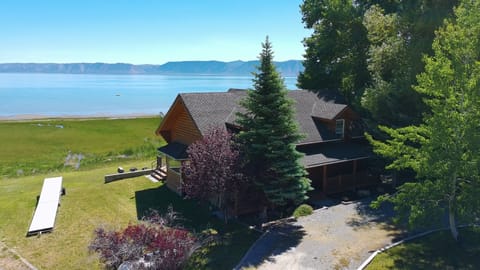 Peaceful lakeside cabin with mountain views and spacious grounds