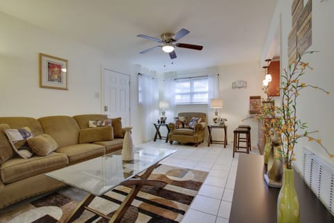 Kenner Vacation Rental | 2BR | 1BA | 1,200 Sq Ft