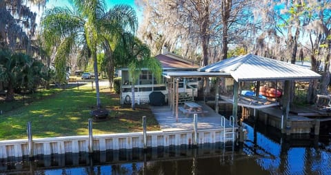 Bungalow Boathouse