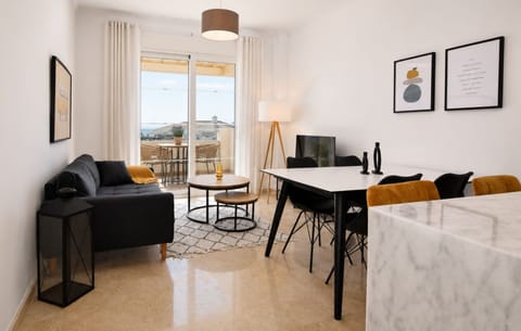 Living area & dining