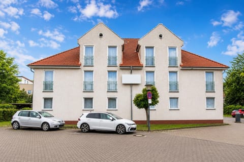 Hotel Exterior [summer]