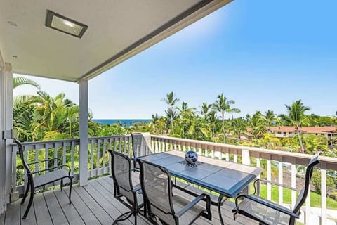 Panoramic Ocean & Garden Views from the Lanai