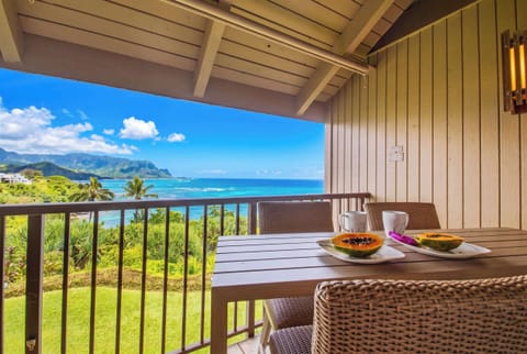 Oceanfront lanai with outdoor dining