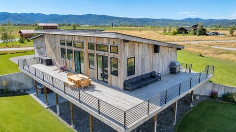 Set against open Idaho sky, this elevated modern home commands sweeping mountain views — your private mountain escape minutes from world-class hiking and ski runs.