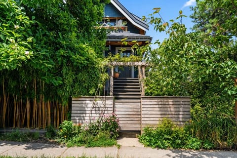 Charming Entryway: Lush greenery welcomes you to this delightful Vancouver retreat!