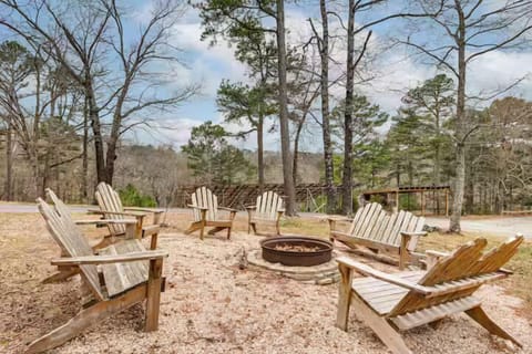 Eureka Springs Vacation Rental | 3 Cabins | 1BR + Loft, 2 Studios | 2,050 Sq F