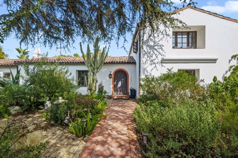 A beautiful 3 bedroom, 3 bathroom home located in Santa Barbara, CA!