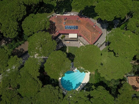 Amenities, Building Exterior, Garden, Main Entrance, Outdoor, Room Detail, Spring, Summer