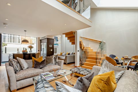 Living Room / Lounge