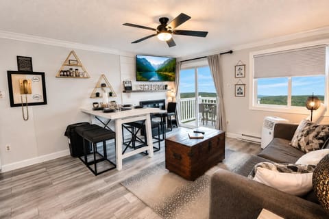 Experience Mountain Lodge 290, a beautifully renovated mountain retreat featuring modern style and stunning mountain views.