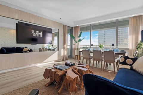 
Welcome to the most luxurious 3-bedroom Penthouse in Brickell!