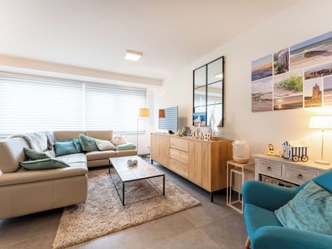 Furniture, Couch, Interior Design, Apartment, Flooring, Living Room, Floor, Ceiling, Room, Home