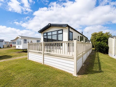 Imagine relaxing in the living area of a caravan after a fun-filled day exploring the sandy Suffolk beaches or strolling through the picturesque streets of Lowestoft Town.