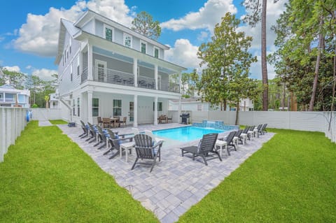 Welcome to Starfish! Newly build right in the heart of 30a! Golf cart included!