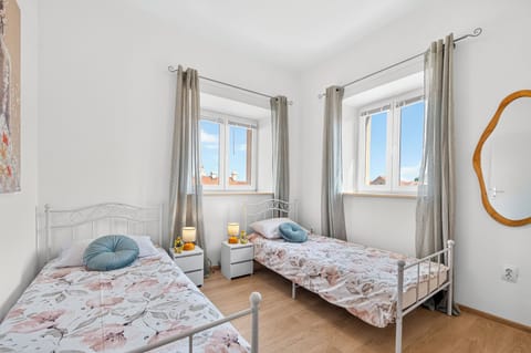 room, indoor, bed, unit views, daytime