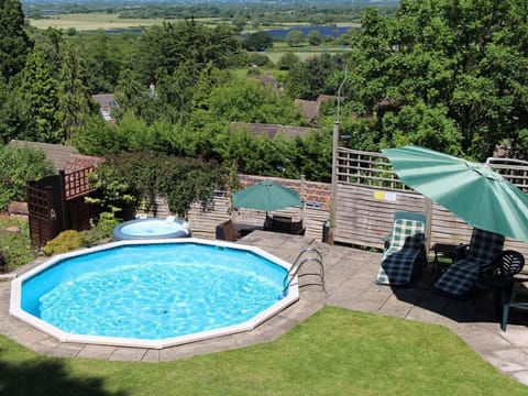 Garden with plunge pool and hot tub, perfect for enjoying afternoons outside
