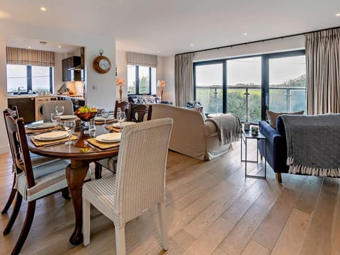 Lots of natural light streaming in throughout