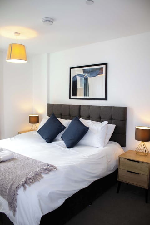 Offering a super king-size bed and quality bedding, this welcoming room is ideal for unwinding after a busy day. With convenient storage space and a calm atmosphere, it's designed for comfort and a restful night's sleep.