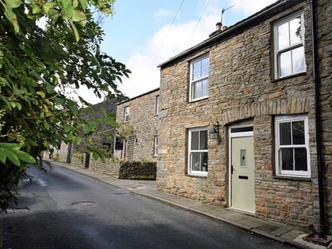 Charming stone cottage in Yorkshire village