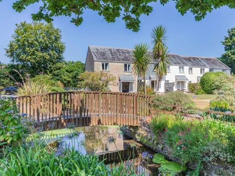 This lovely holiday cottage has access to great onsite facilities for all ages