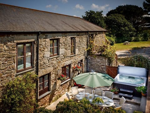 Many great features await you here - perfect for familities or groups of friends