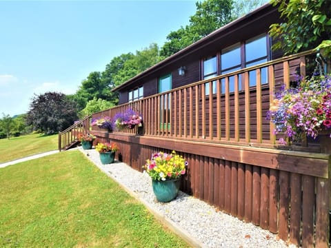 Spacious, detatched lodge ideally located to explore all of Cornwall