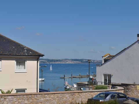 The harbour is a stone's throw away