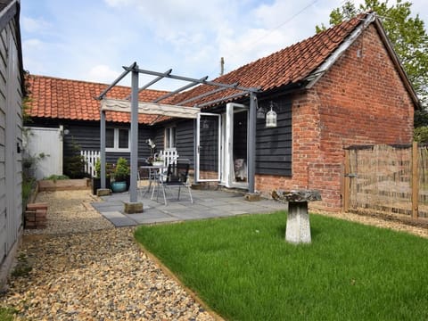 Thoughtfully converted and beautifully styled barn for two