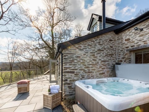 A stunning detached cottage with private hot tub