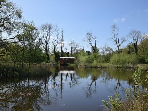 Stunning lakeside location 
