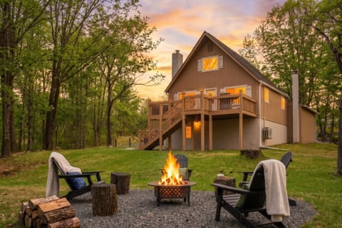 Cozy woodland cabin with deck, fire pit, and glowing sunset views