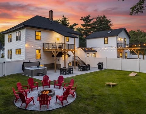 Seavey Compound: Two Homes, 10 Bedrooms, 6 Bathrooms, Sleeps 26 - 2 Hot Tubs, 2 Grills, 2 Decks, 2 Patios, Fire Pit, Yard Games and more