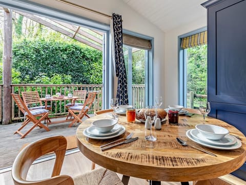 Luxury Lodges Just Moments Walk From The Beach