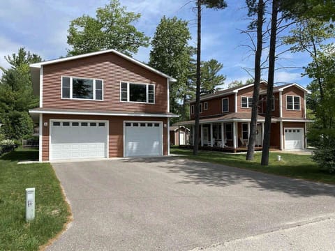 Welcome to the Burt Lake and Mullett Lake Homes