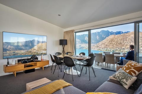 Chic living space just minutes from downtown Queenstown with spectacular scenery.