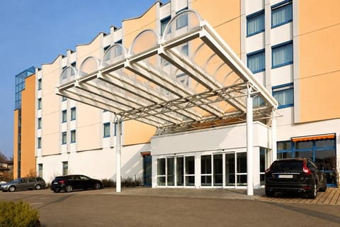 Hotel Exterior [summer]