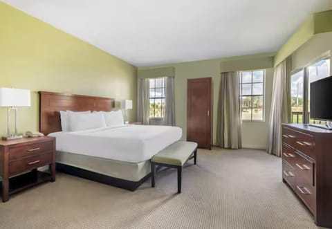 Wake up to open space, sunshine, and serene views.