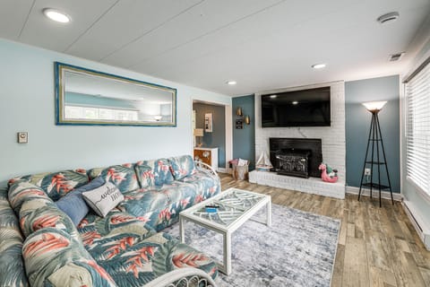 Ocean Pines Vacation Rental | 3BR | 1.5BA | 1,100 Sq Ft | 5 Steps to Enter