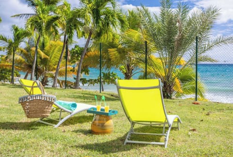 Rent villa Alizé for Rent Villa Alizé for a beachfront holiday in Sainte-Luce. Enjoy a private garden with direct access to the sea for an unforgettable stay.a beachfront holiday in Sainte-Luce.