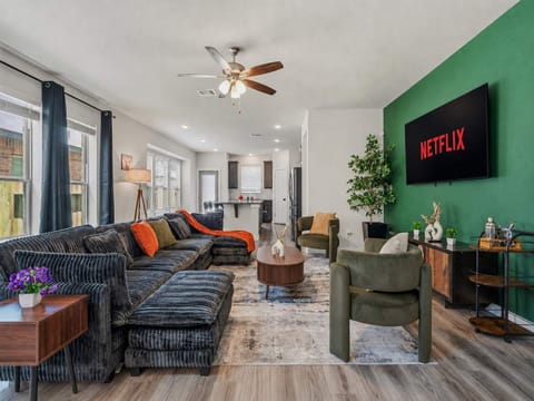 [Living Room] Imagine yourself relaxing in an open-concept space with good conversation, a glass of wine, friends....