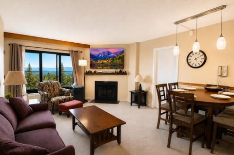 Escape to Silver Creek 5505—your home away from home and a stylish, rustic retreat for your next Snowshoe Mountain getaway!