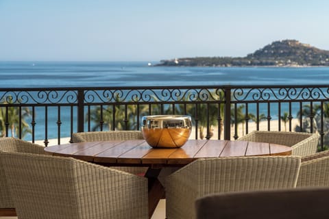 Beautiful large terrace to enjoy the breathtaking view 