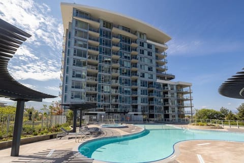 Shared Pool & hot tub